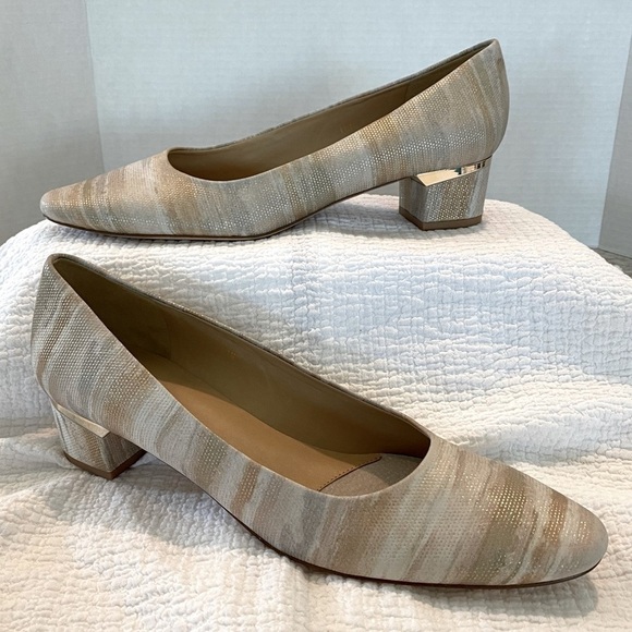 NWOT — Vaneli Gold Embossed 1” Heel Pumps in Size 11 N - Picture 5 of 14